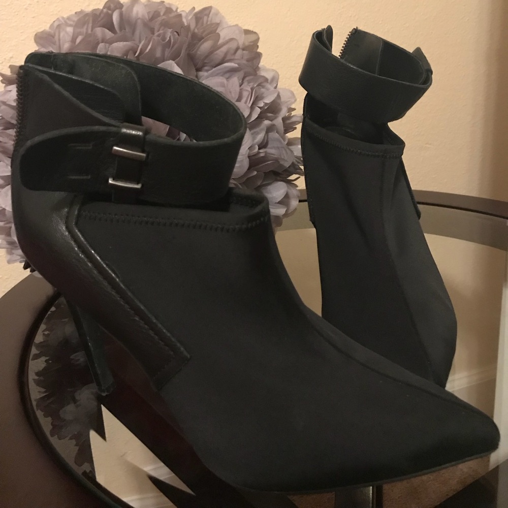 Joe’s Black Bootie 9.5 Slight wear